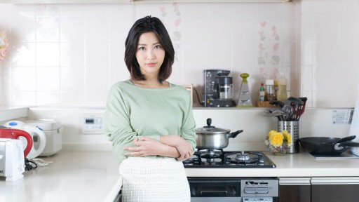 Caribbeancom 102321-001 뜨거운 아내가 아들의 친구를 유혹했습니다.